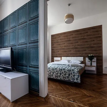 On Kulisha Street 利沃夫